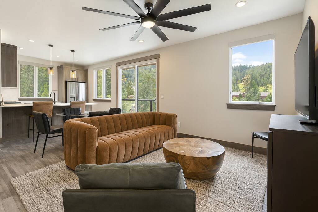 2BR Mountain Retreat | Pool,Hot Tub,Views, Luxury