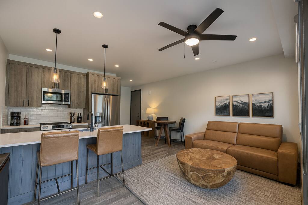 NEW Cozy 1BR Condo w/ Balcony & Purgatory Views