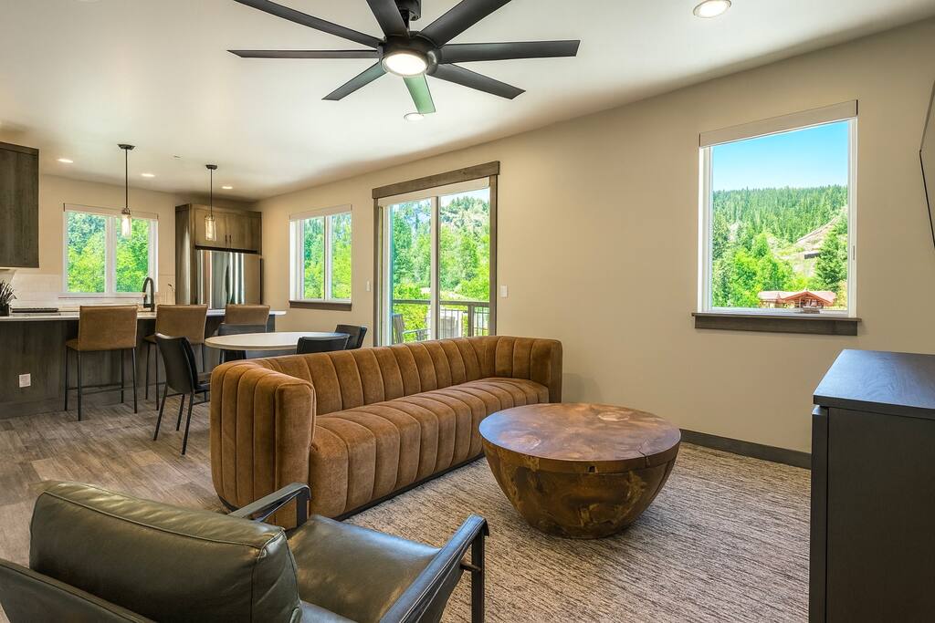 Stylish 2BR Mountain Retreat by Purgatory Slopes