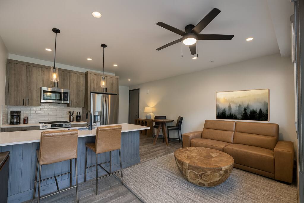 NEW Cozy 1BR Condo w/ Balcony & Purgatory Views