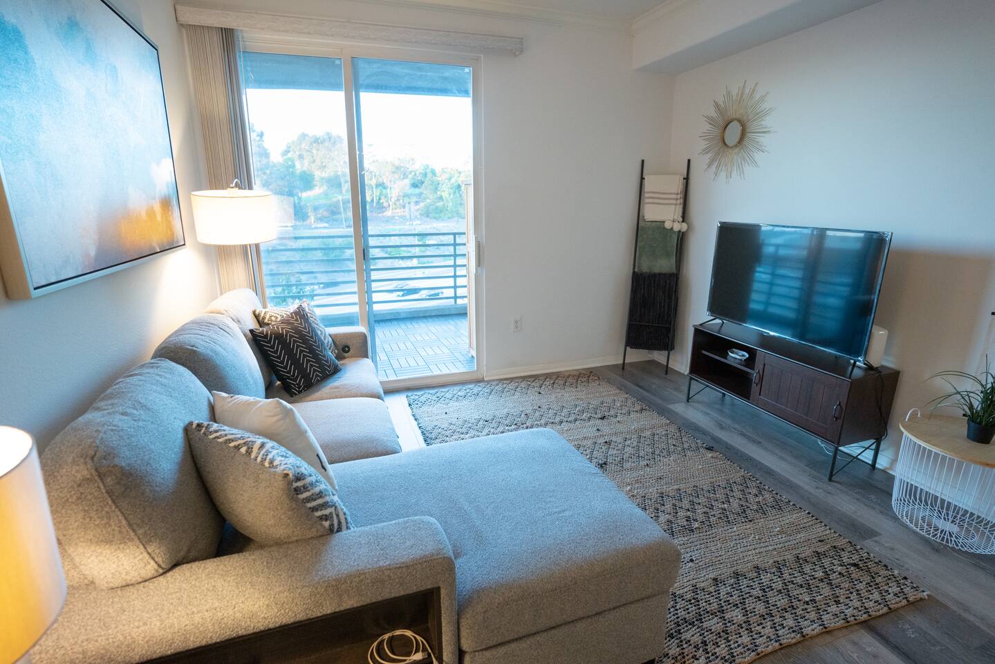 Dwntwn condo~walk to Balboa Park