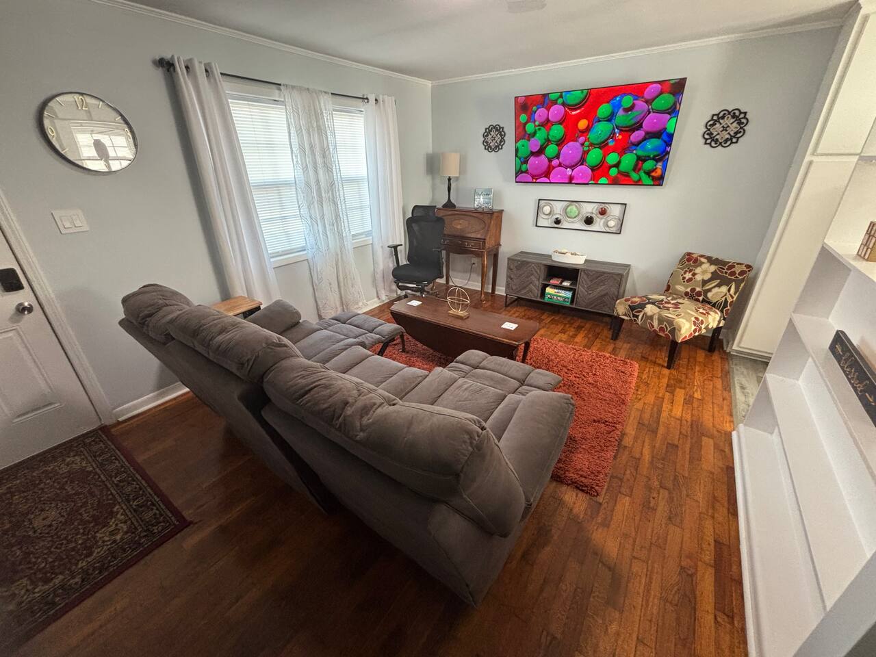 Quiet in Town - Large Parking, Nintendo & EV Ready