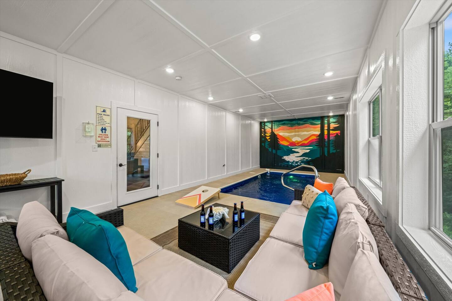 Dollywood Retreat • Heated Pool • Close to Parkway