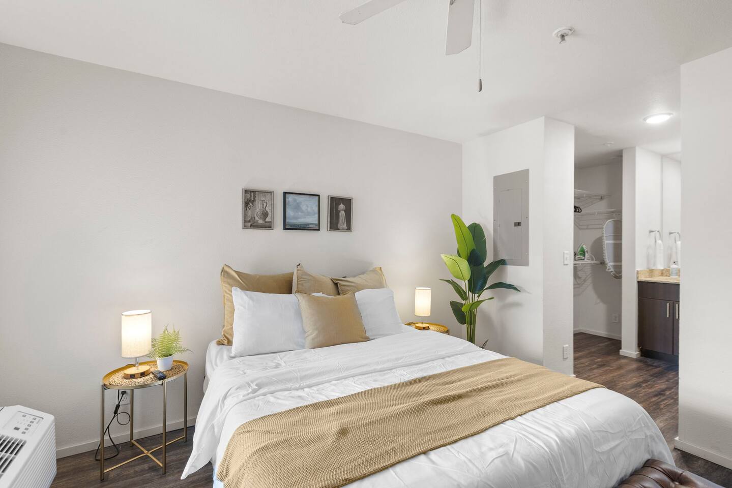 Classic Corner Queen w/ Parking Global Match Stay