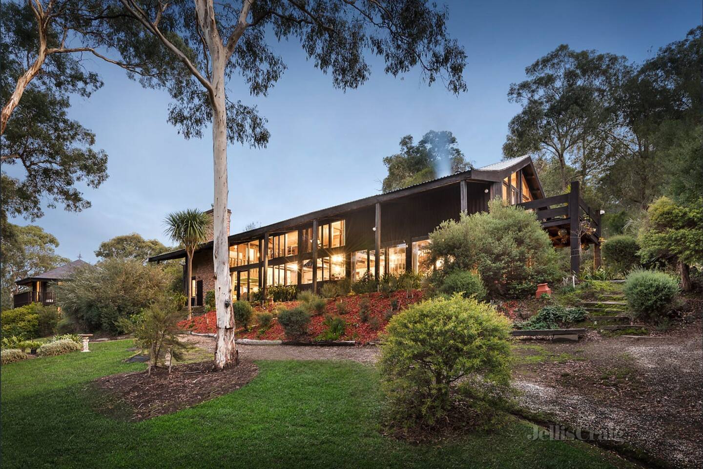 Diskin House Mt Pleasant Rd, Eltham