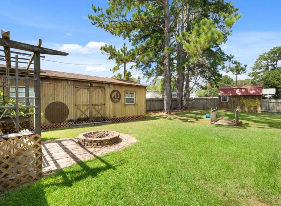 Near Ft Polk | Gameroom | Fire Pit | Golf | Beach