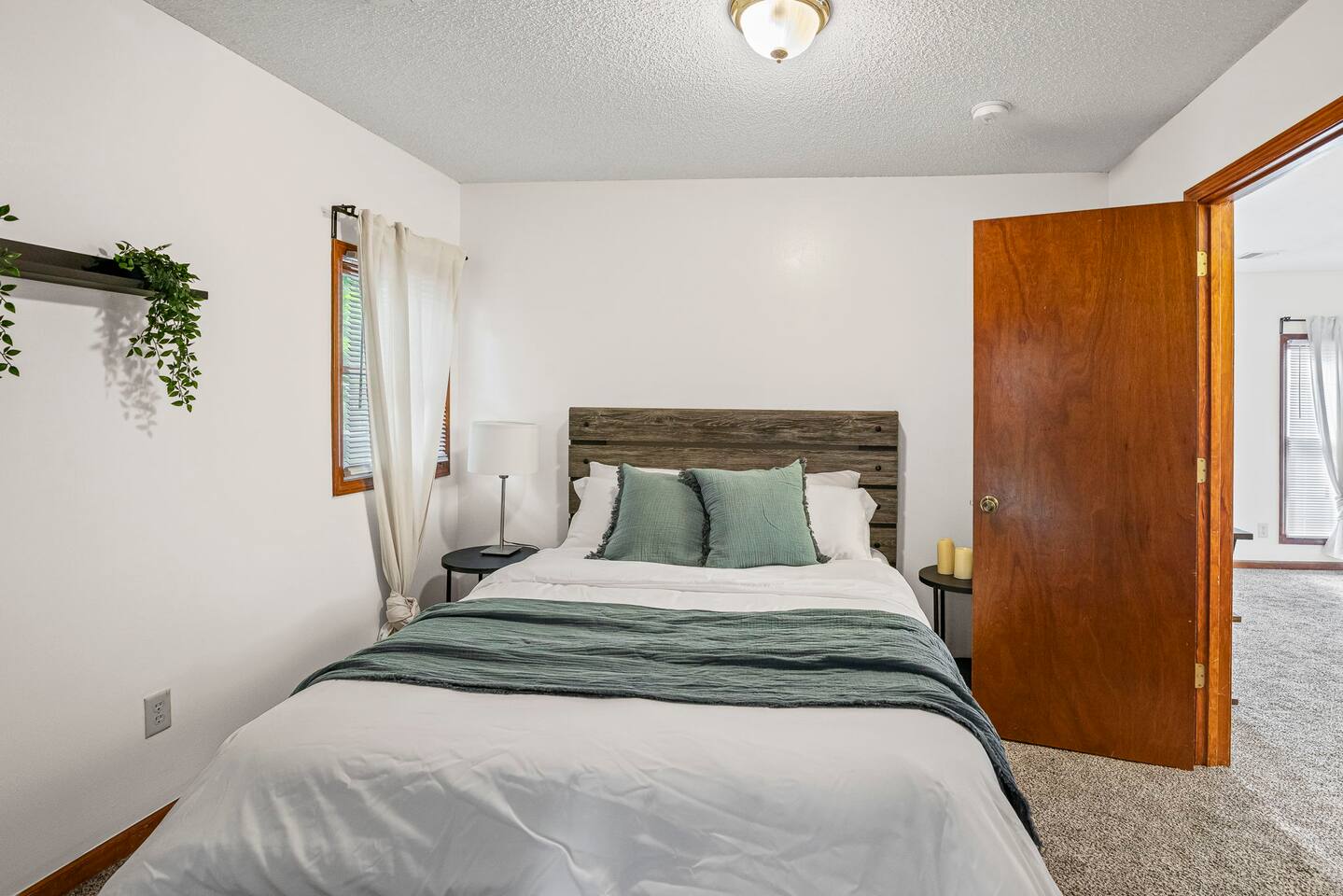 Leaf & Loft Retreat w Deck & Global Match-Day Calm