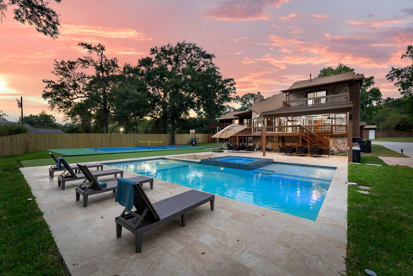 Pickleball & mini-golf, Pool/Spa, Epic Gameroom!