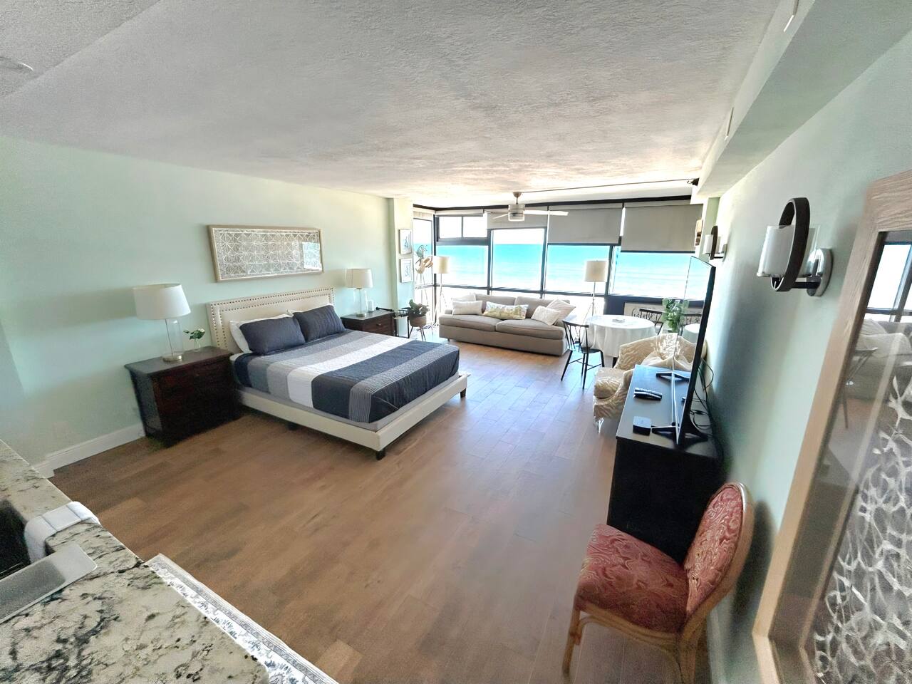 Spectacular Oceanfront Studio w/kitchenette - Studio