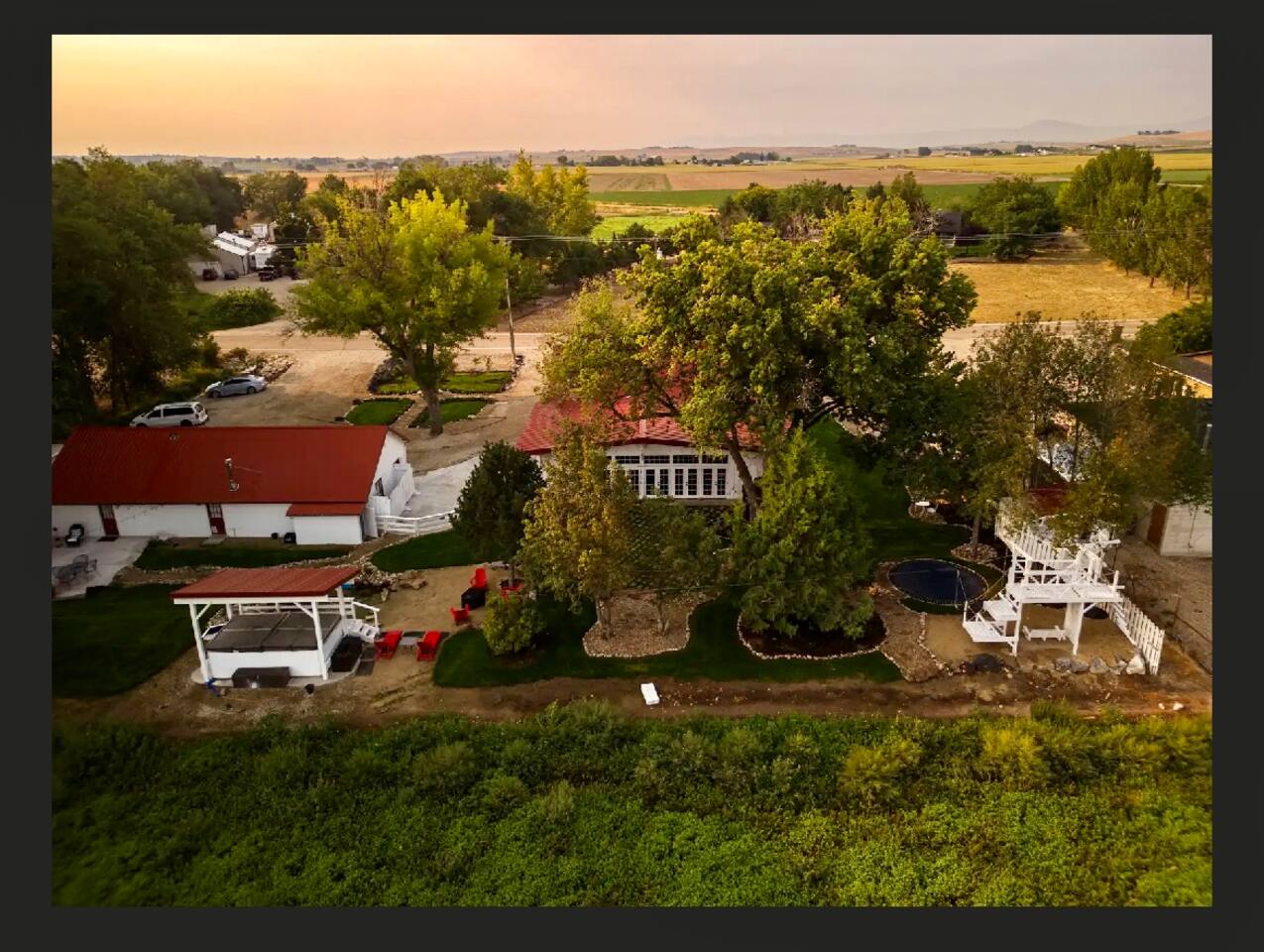 Red Roof Village • sleeps 31 • hot tub • treehouse