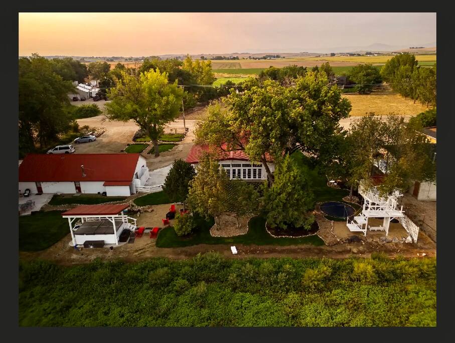 Red Roof Village • sleeps 31 • hot tub • treehouse