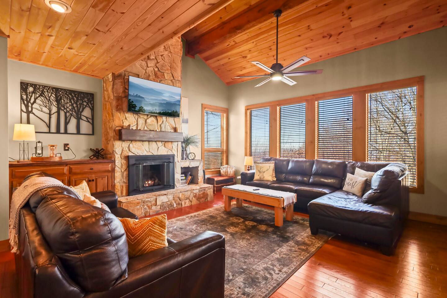 Black Bear Retreat - Cabin Rental in Beech Mountain, NC