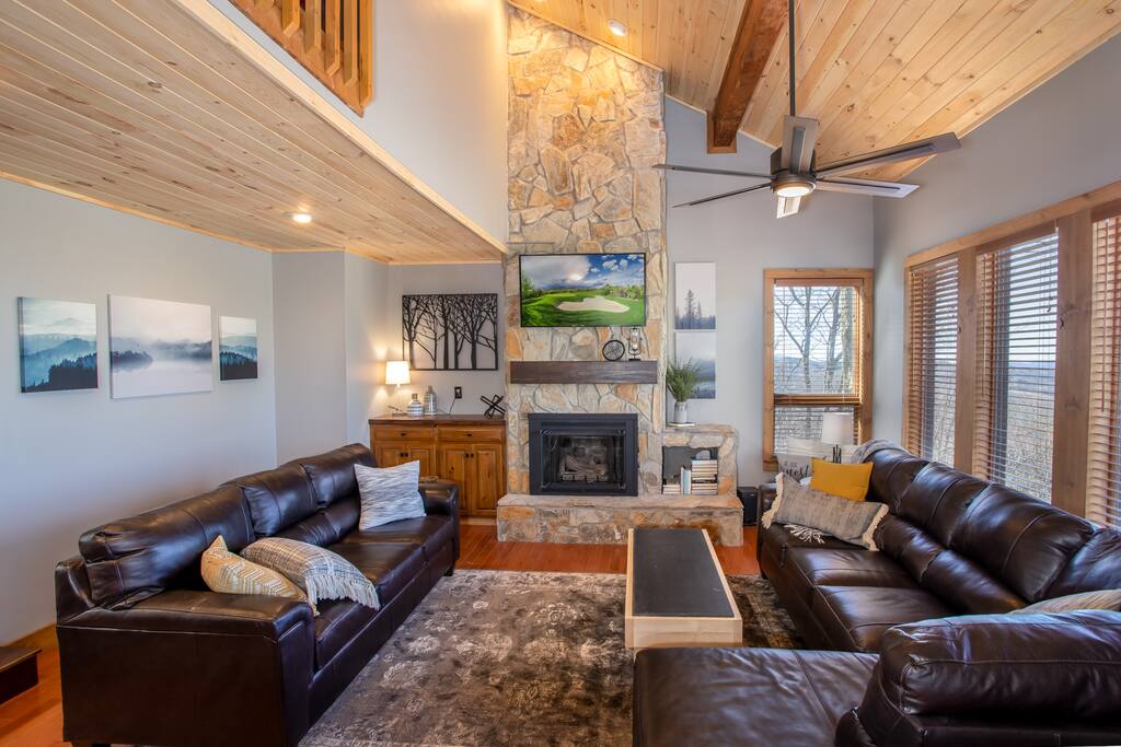 VIEWS~Black Bear 5BR Hot Tub~Fire Pit~ Game Room