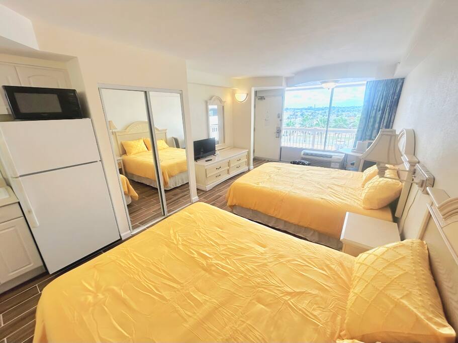 Cheerful Deluxe Studio w/kitchen, 2 queen beds