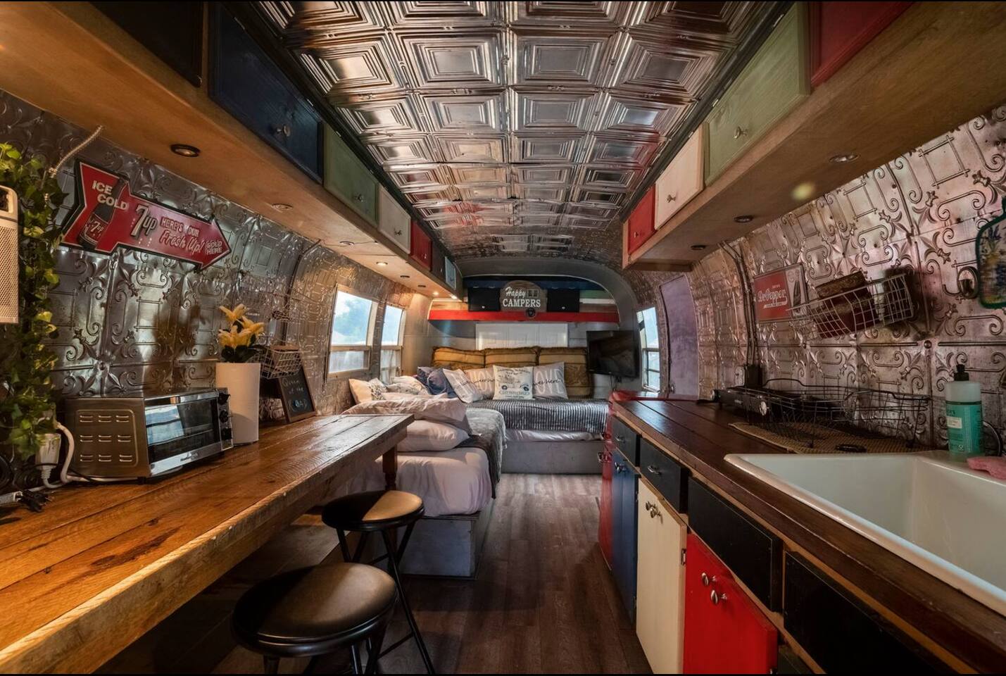 Glamping in Austin - 1975 Avion