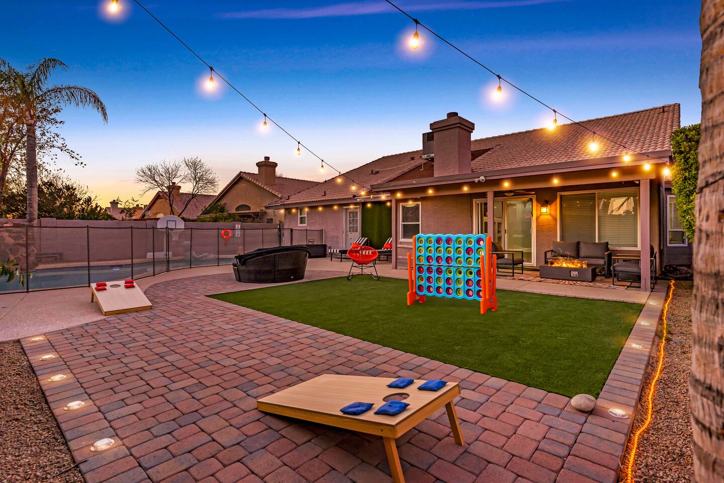 The Danbury - - Heated Pool, Arcade, & Fire pit