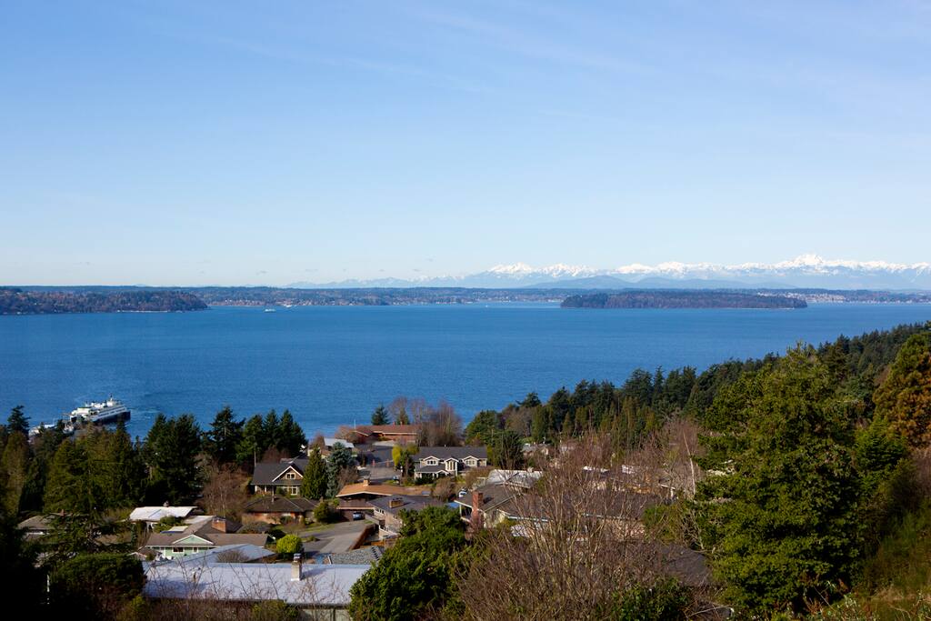 West Seattle Home, Dazzling View, Quiet & Tranquil