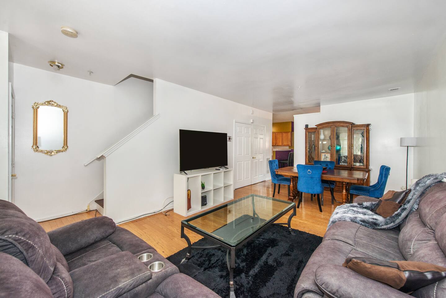 Spacious apartment sleeps 11+