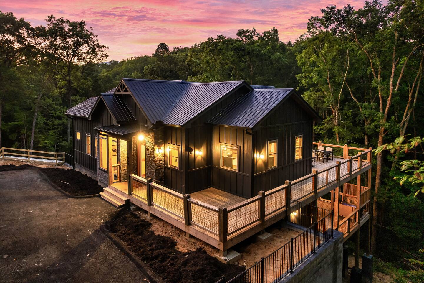 4100sq ft-Brand new cabin-Pool Community-sleeps 24