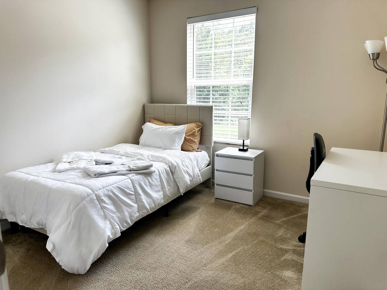 Workstation | Full Bed | Fast Wi-Fi | Parking