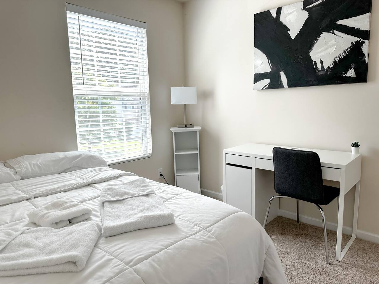 Workstation | Full Bed | Fast Wi-Fi | Parking