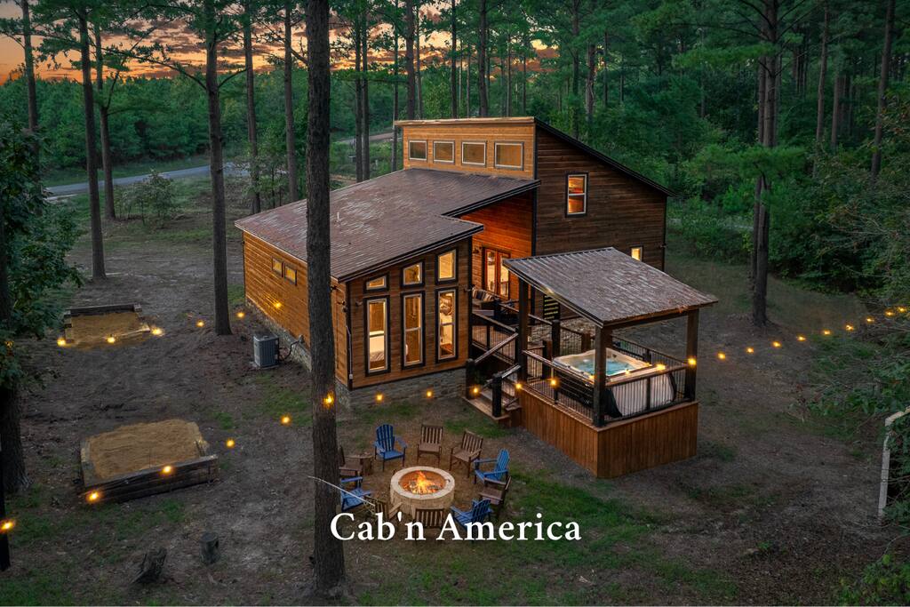 Pets/ Giant Jenga/ Hot tub/ Fire Pit/ Horseshoes