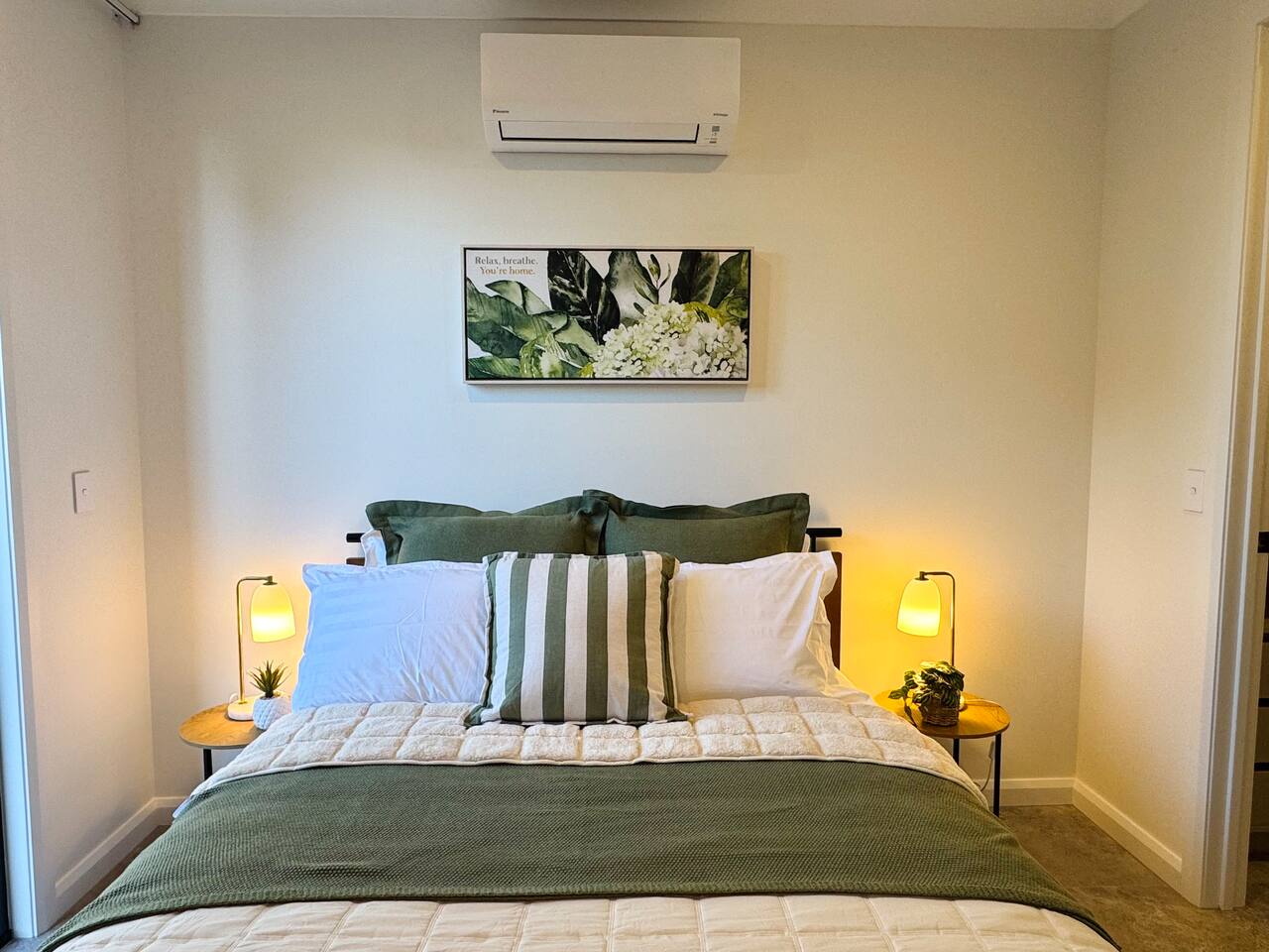 Walk to Sunnybank Market Square|2B2B luxe retreat