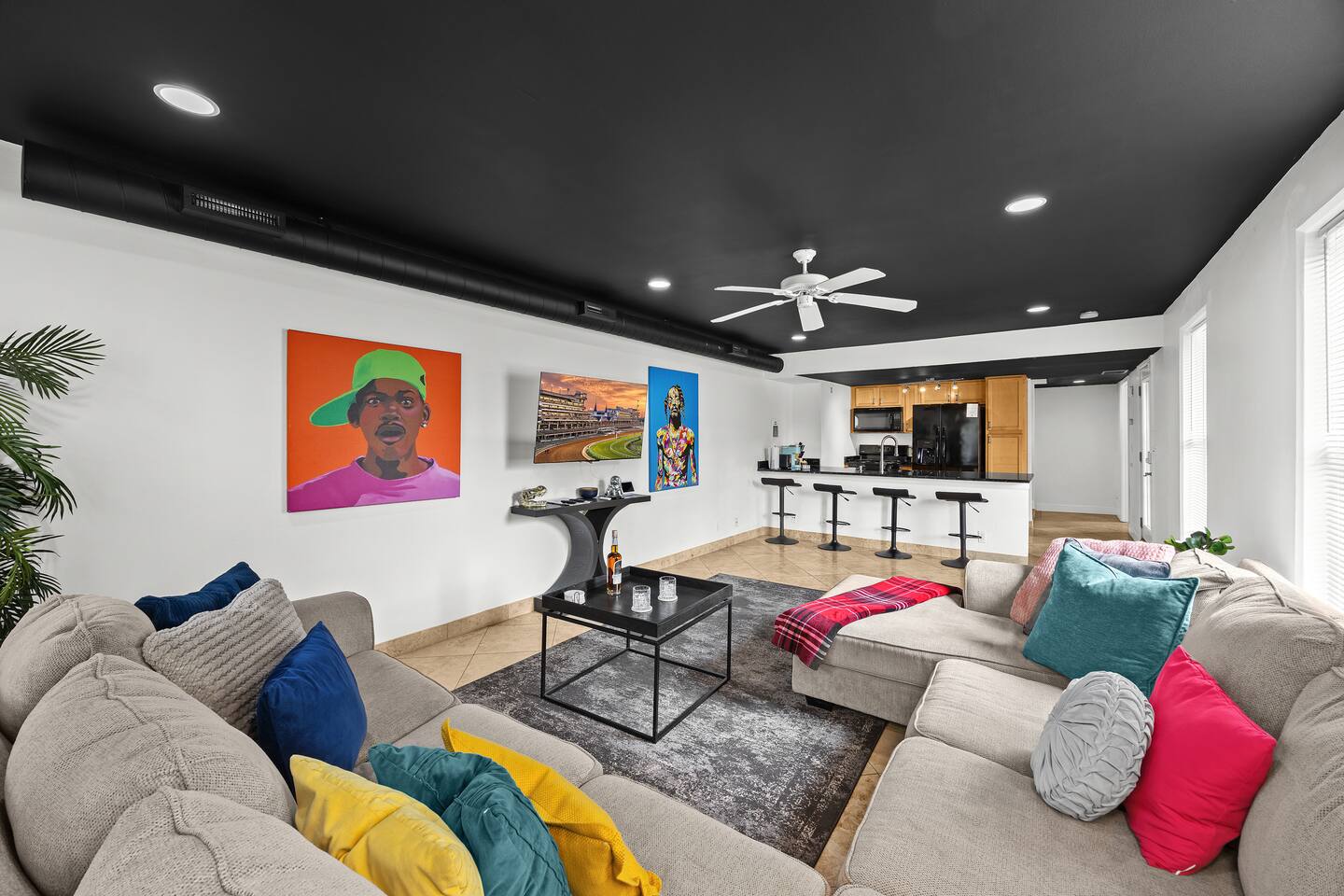*The BAX* Spacious, Trendy, & Walkable + 2 Patios