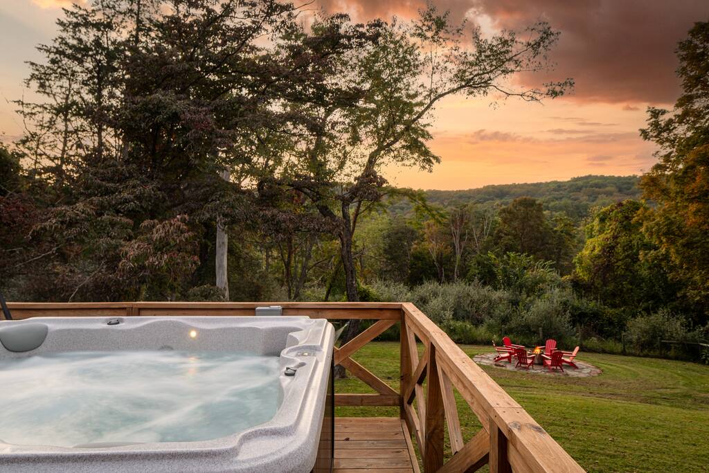 Lost River Cabin | Hot Tub, Sunsets & Stargazing