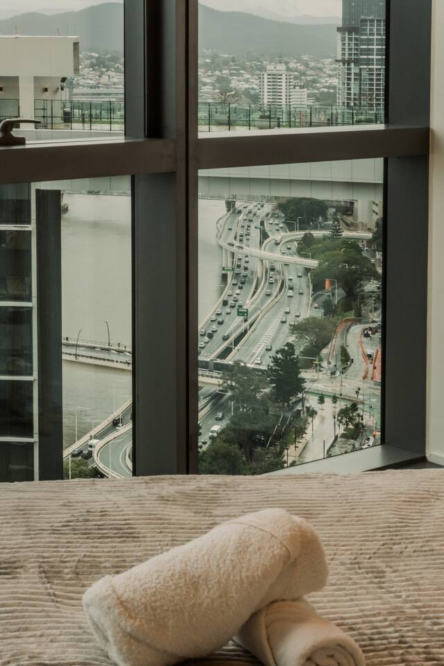 The Marquee Suite - Your Private Cinema Above BNE - Apartment