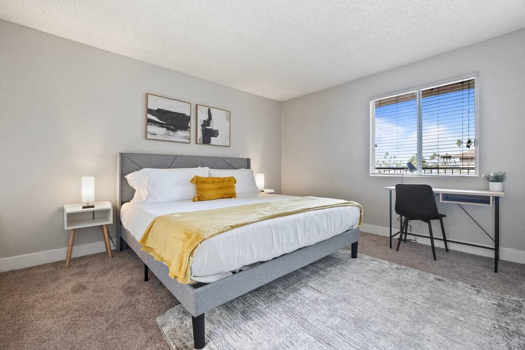 2BR | Pool | Gym | 1 Banner Hospital