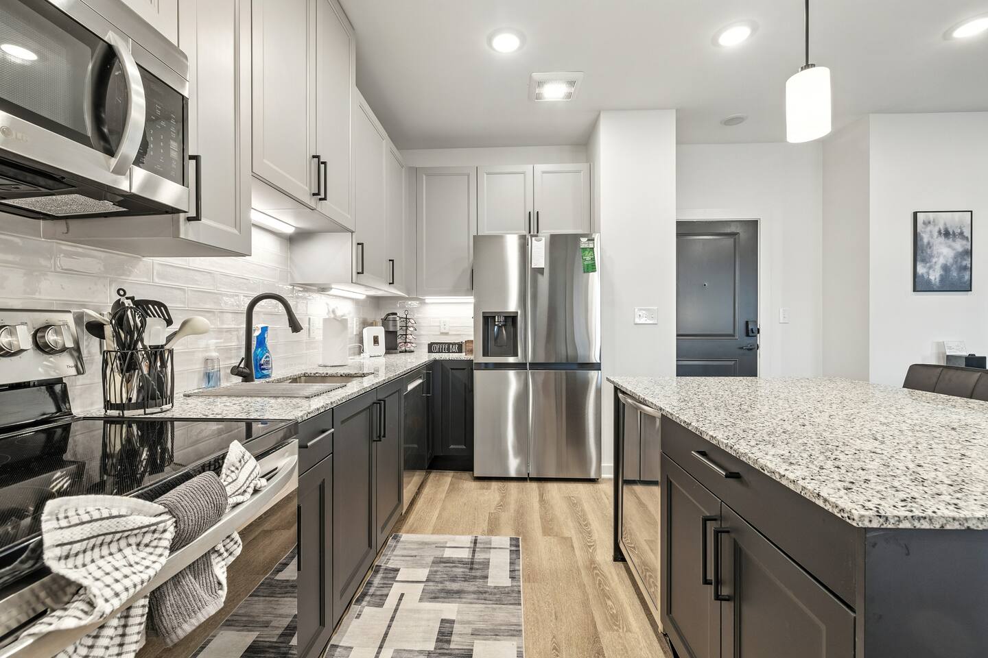 IRIE Living Grand Park Lux 2BR w/ King Bed + Gym