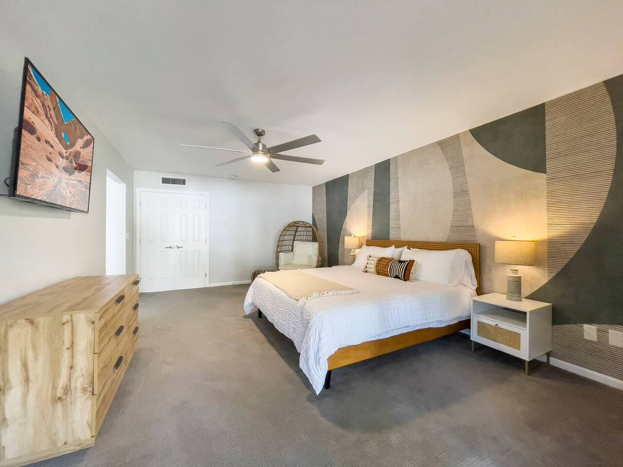 Master bedroom - King bed