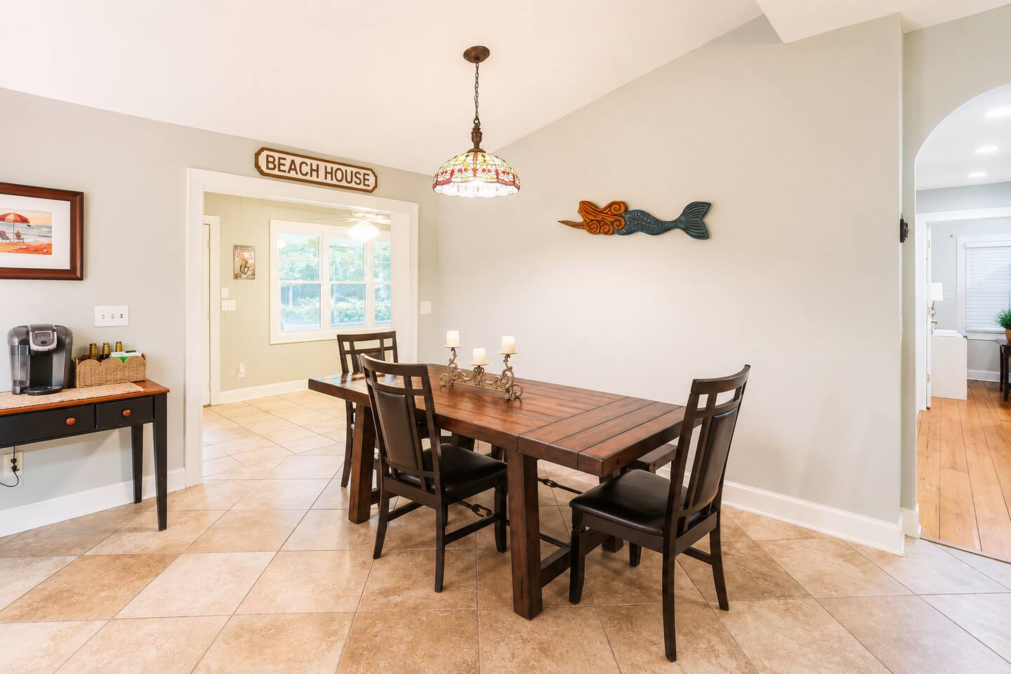 Share stories over dinner in a space that’s as stylish as it is functional.