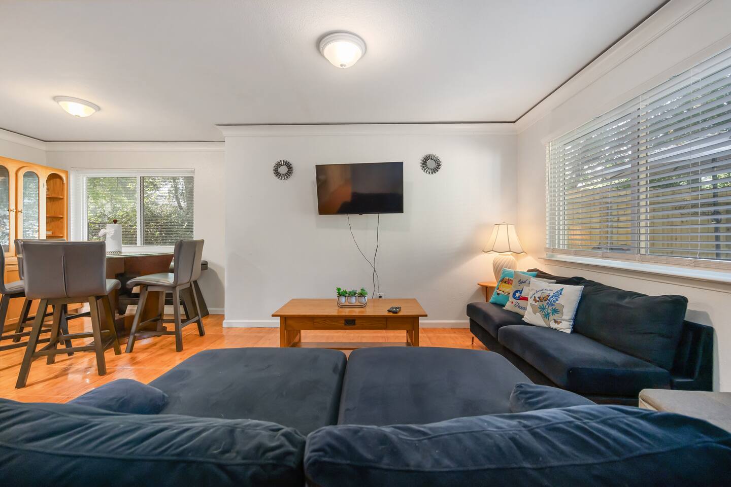 Comfy North Houston Home with Private Courtyard - Holiday Home