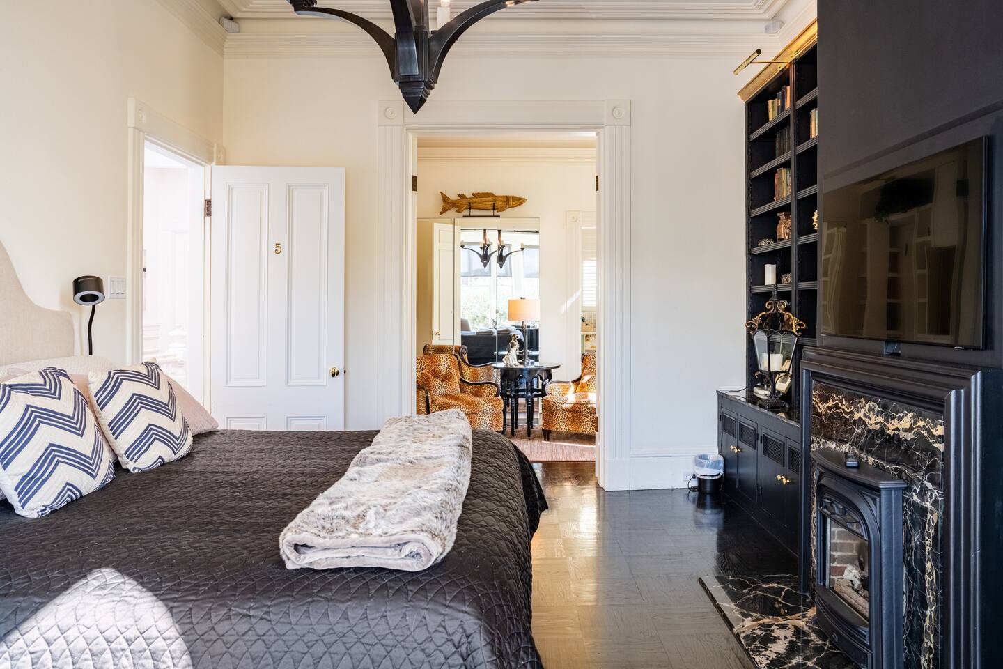 Chic Jr. Studio Pacific Heights Victorian Home-pvt