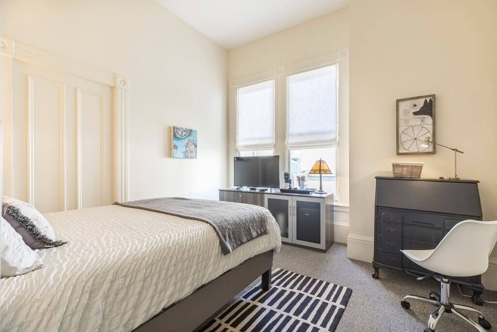 Pacific Heights Victorian Bedroom & Bathroom