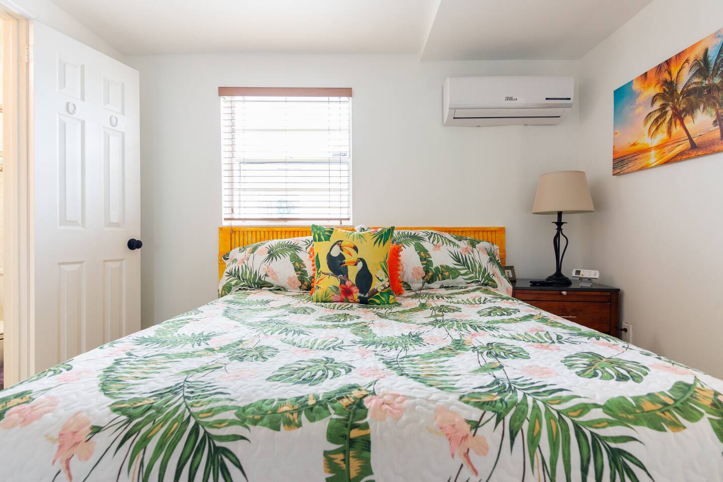 Sleeps 3, Casa Tropical in Miami