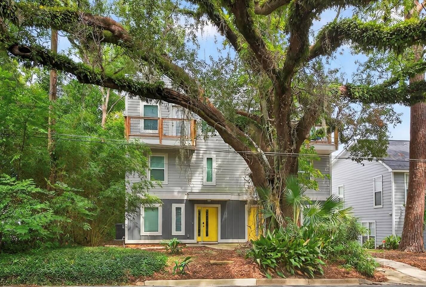 The Compound - A Luxurious Midtown Townhome