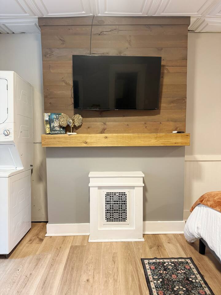 Cozy One-Bedroom Studio in downtown EVV