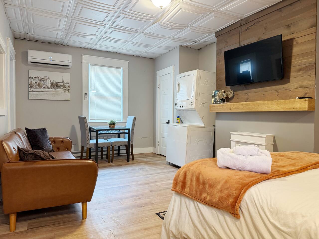 Cozy One-Bedroom Studio in downtown EVV