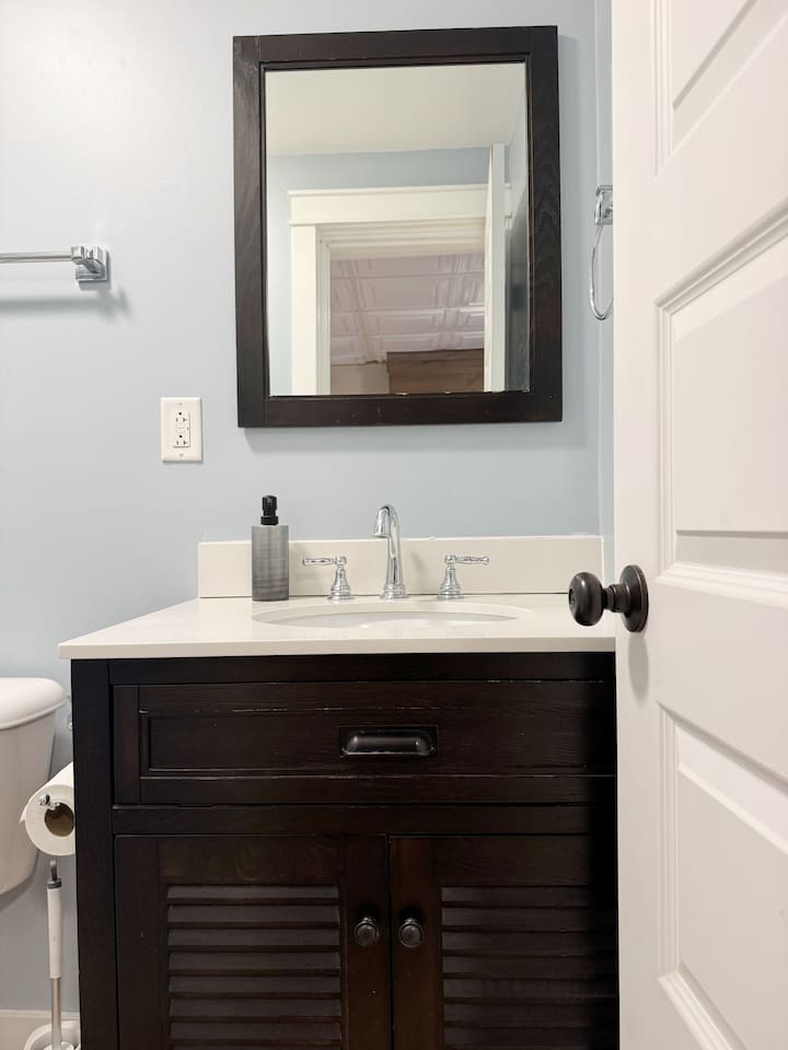 Cozy One-Bedroom Studio in downtown EVV