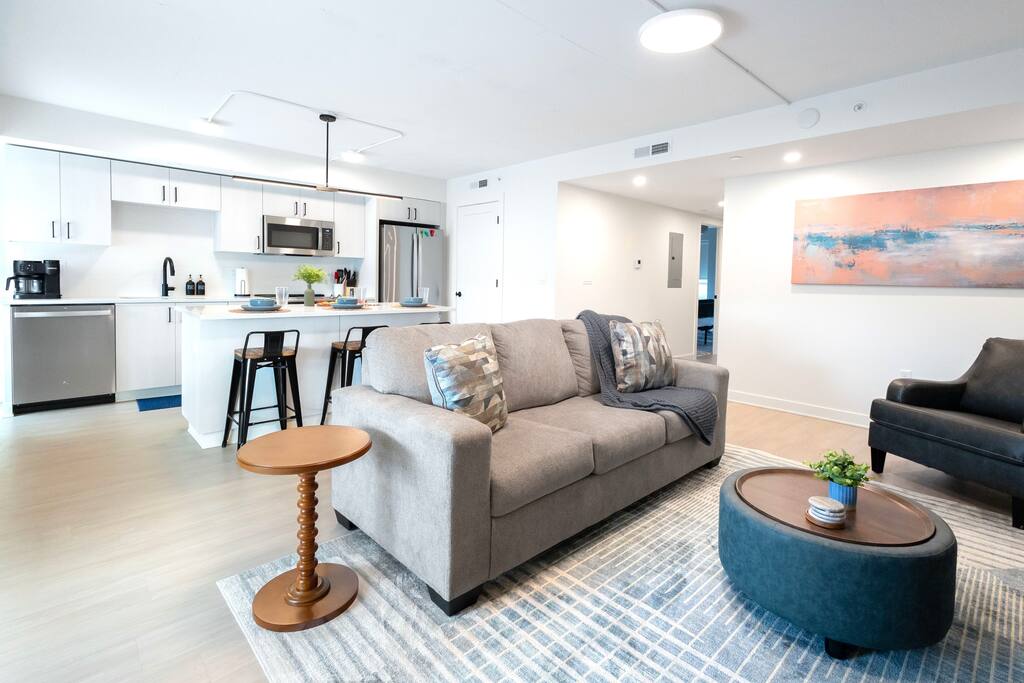 New! 1 Mile to KSU fball & Ville