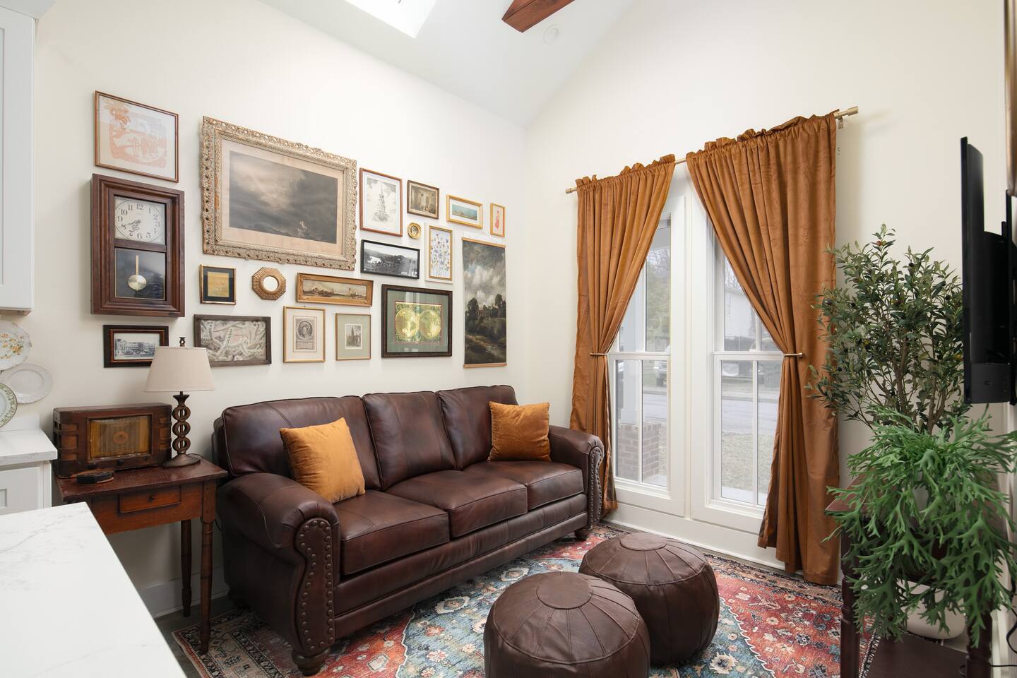 Quaint Cottage in DTown Lex, 15 mins to Horse Park