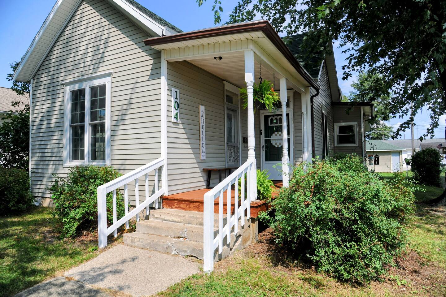 Small Town Exploring, Coffee Bar, Fire Pit - Holiday Home