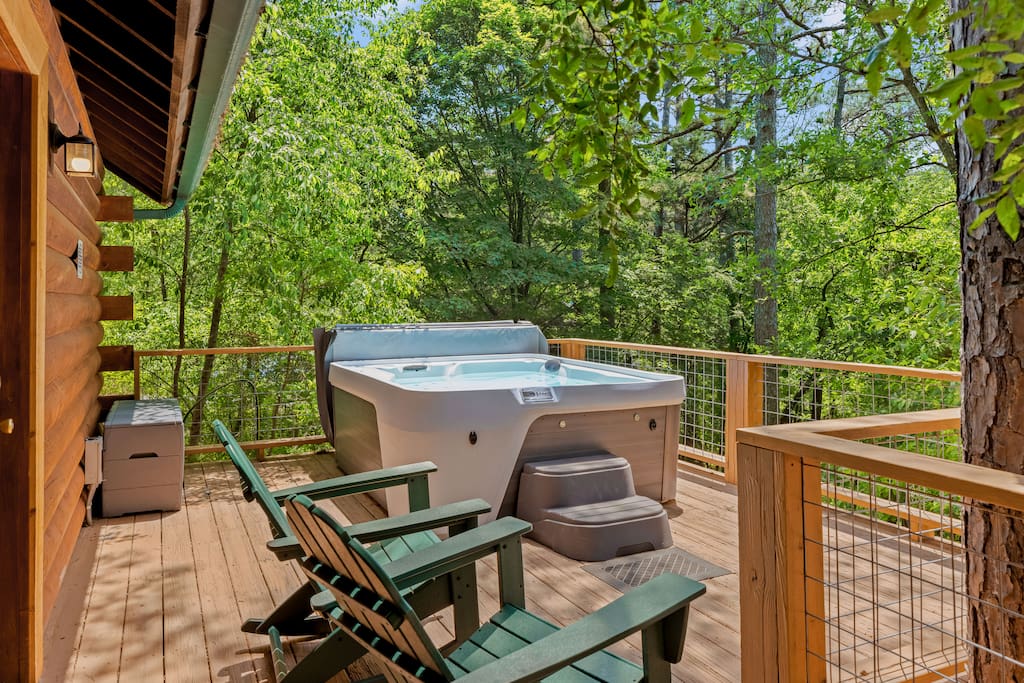 Cozy Cabin w/ Hot Tub, WIFI, Smart TV