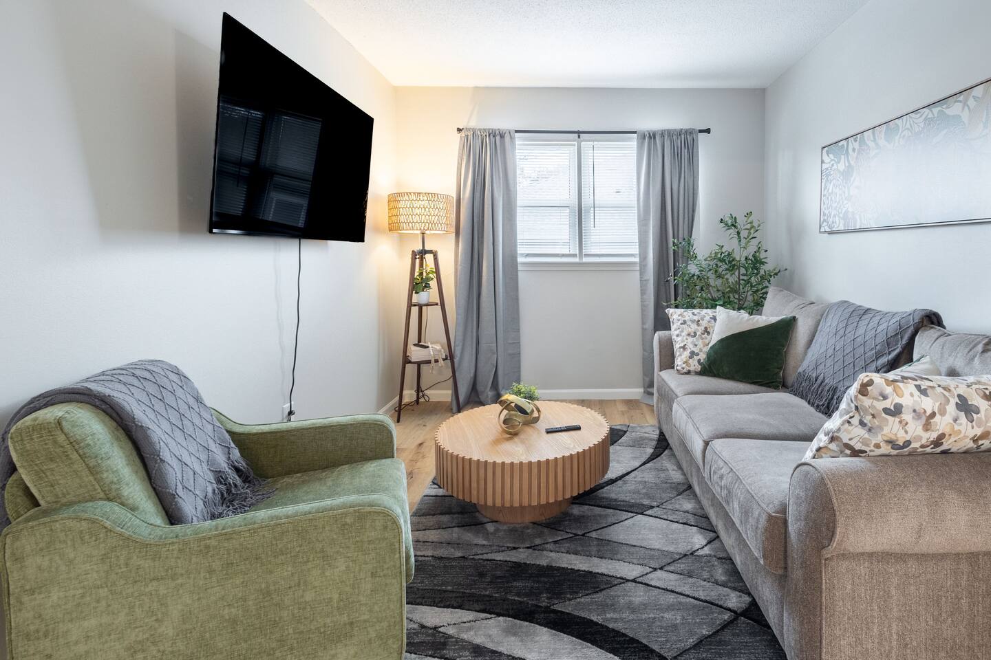 Bright & Convenient Living Near K-State Unit 6