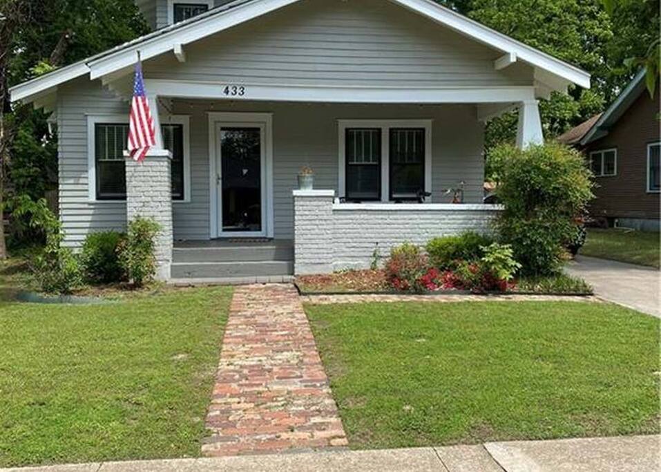 The Lahoma Bungalow