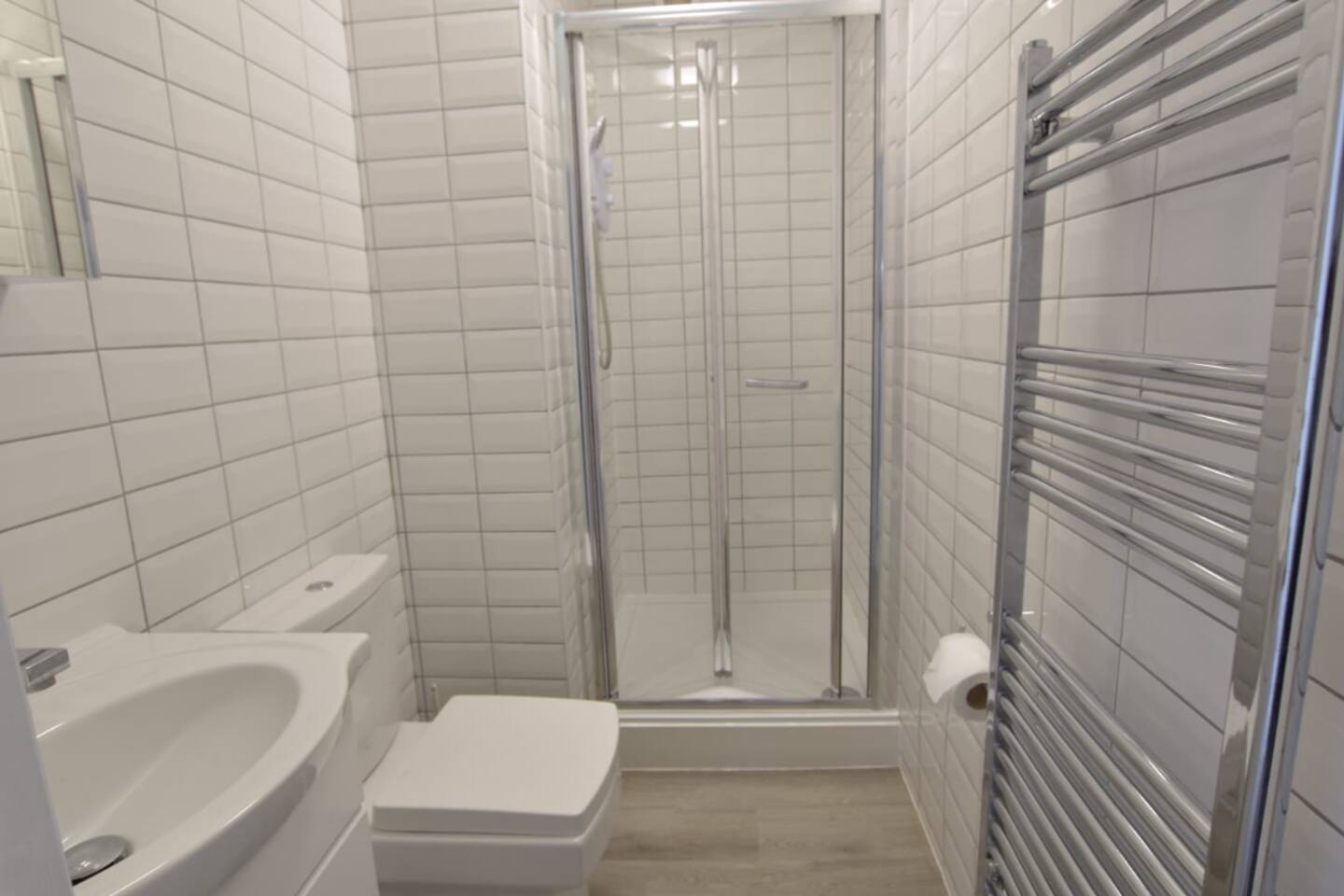 Spacious House with Parking