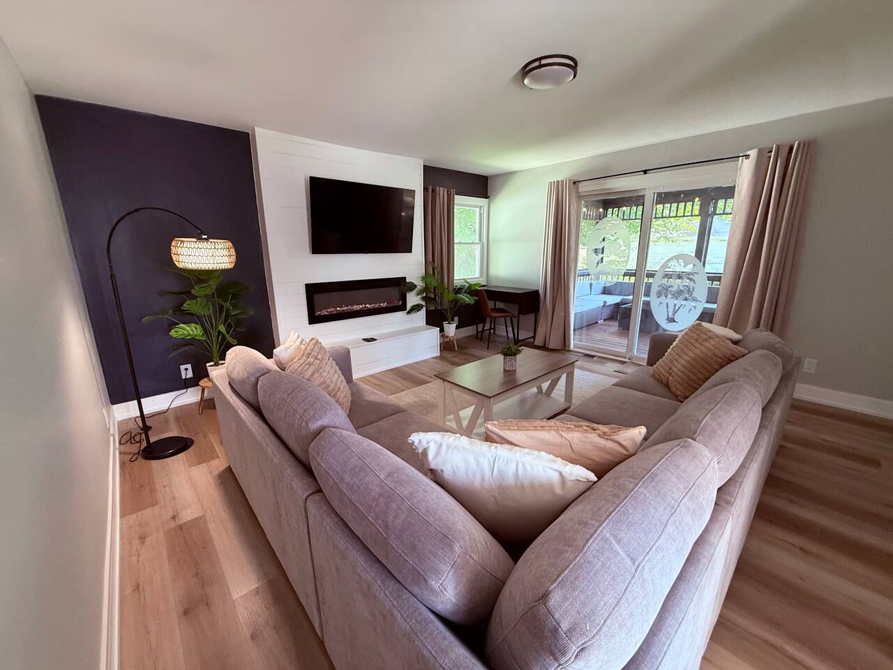 Love: Screened Porch, One Level